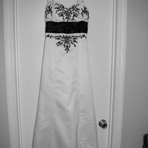 Classy sweetheart strapless - STUNNING
